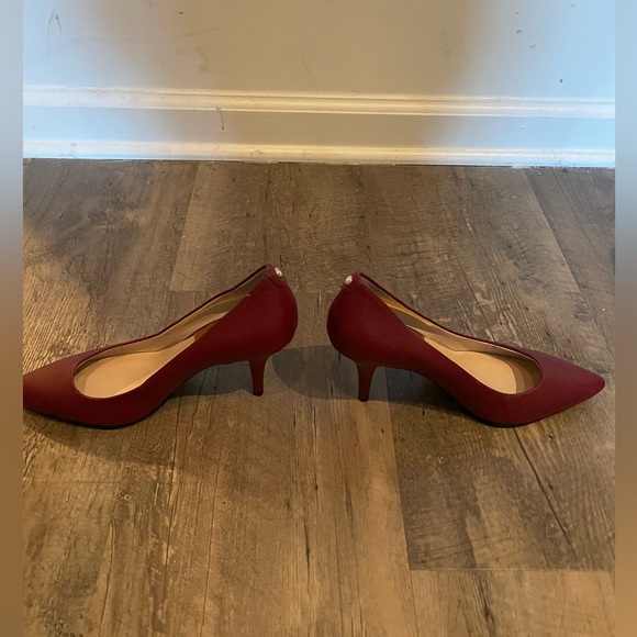 Michael Kors pump - Picture 2 of 3
